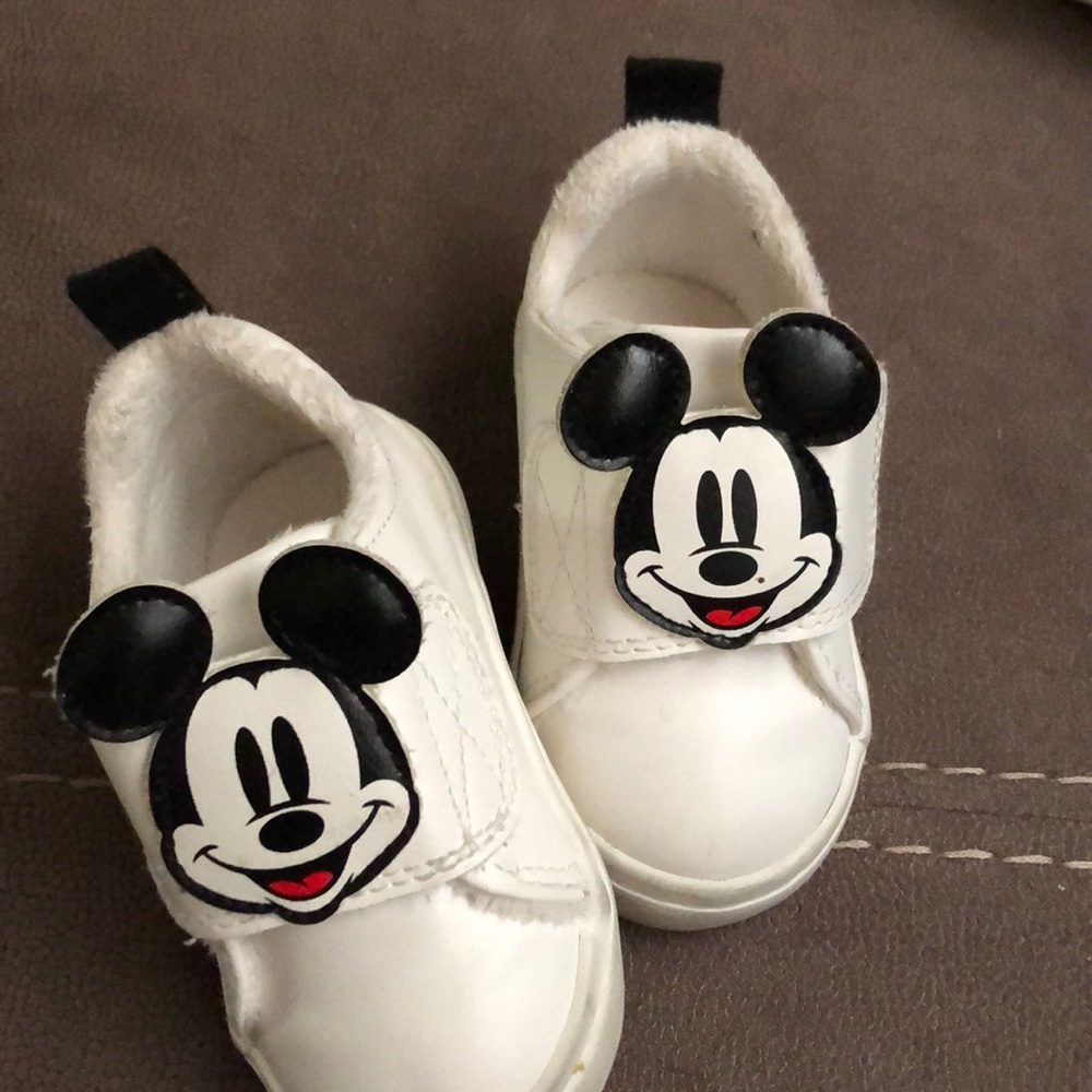 Mucky mouse baby shoes from H&M